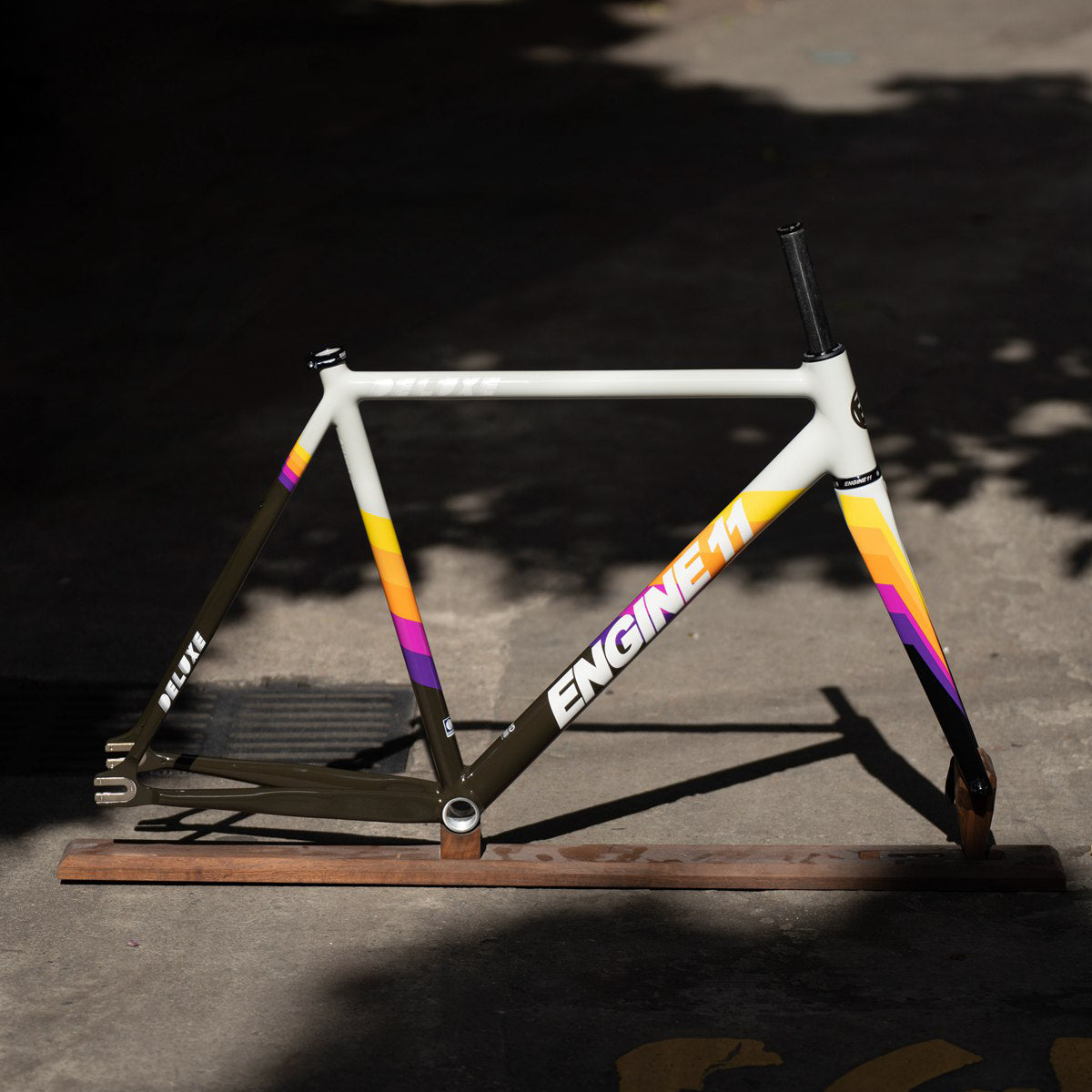 Engine11×Deluxe 2024 highway frame fixed frame – PIZZBIKES