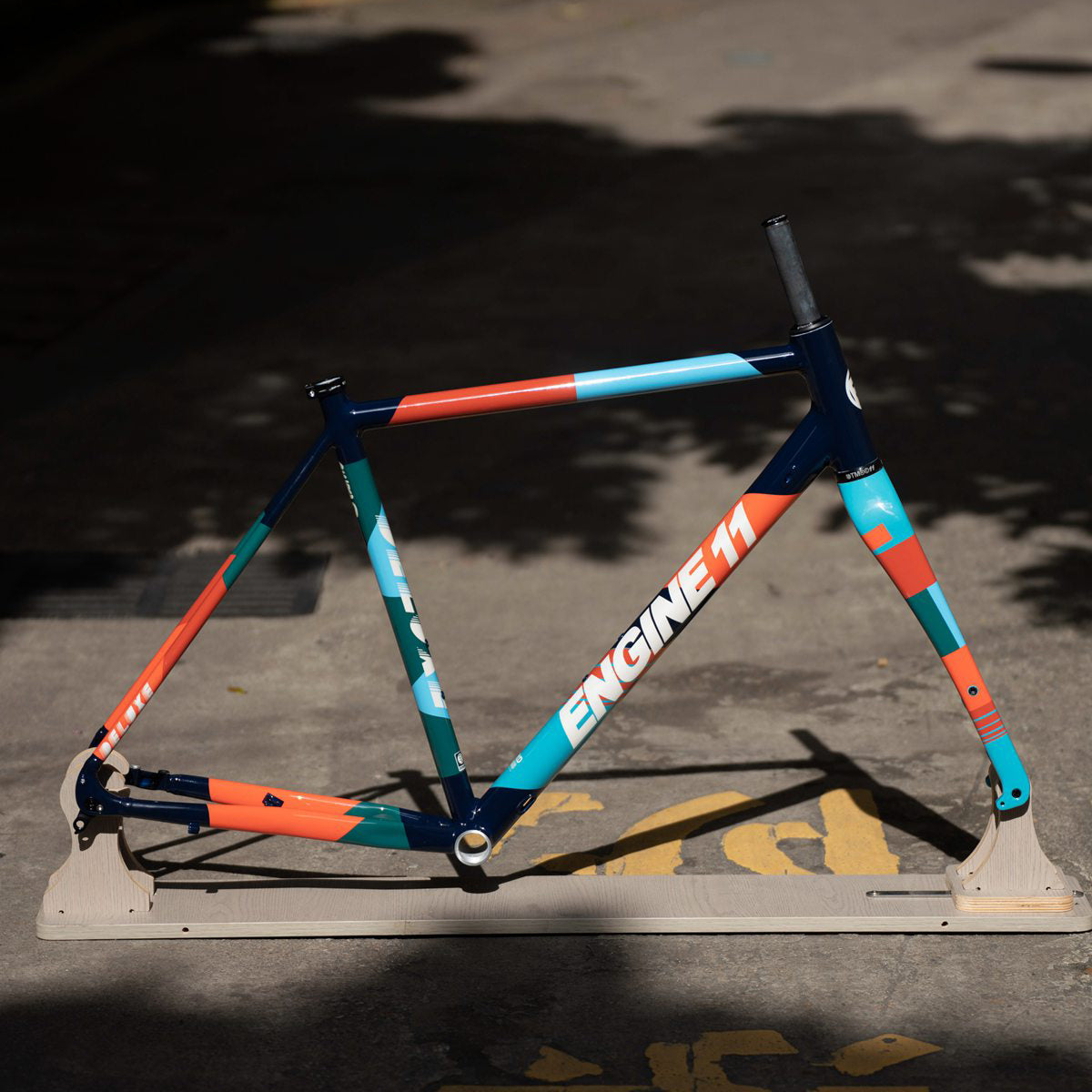 Engine11×Deluxe 2024 highway frame fixed frame – PIZZBIKES