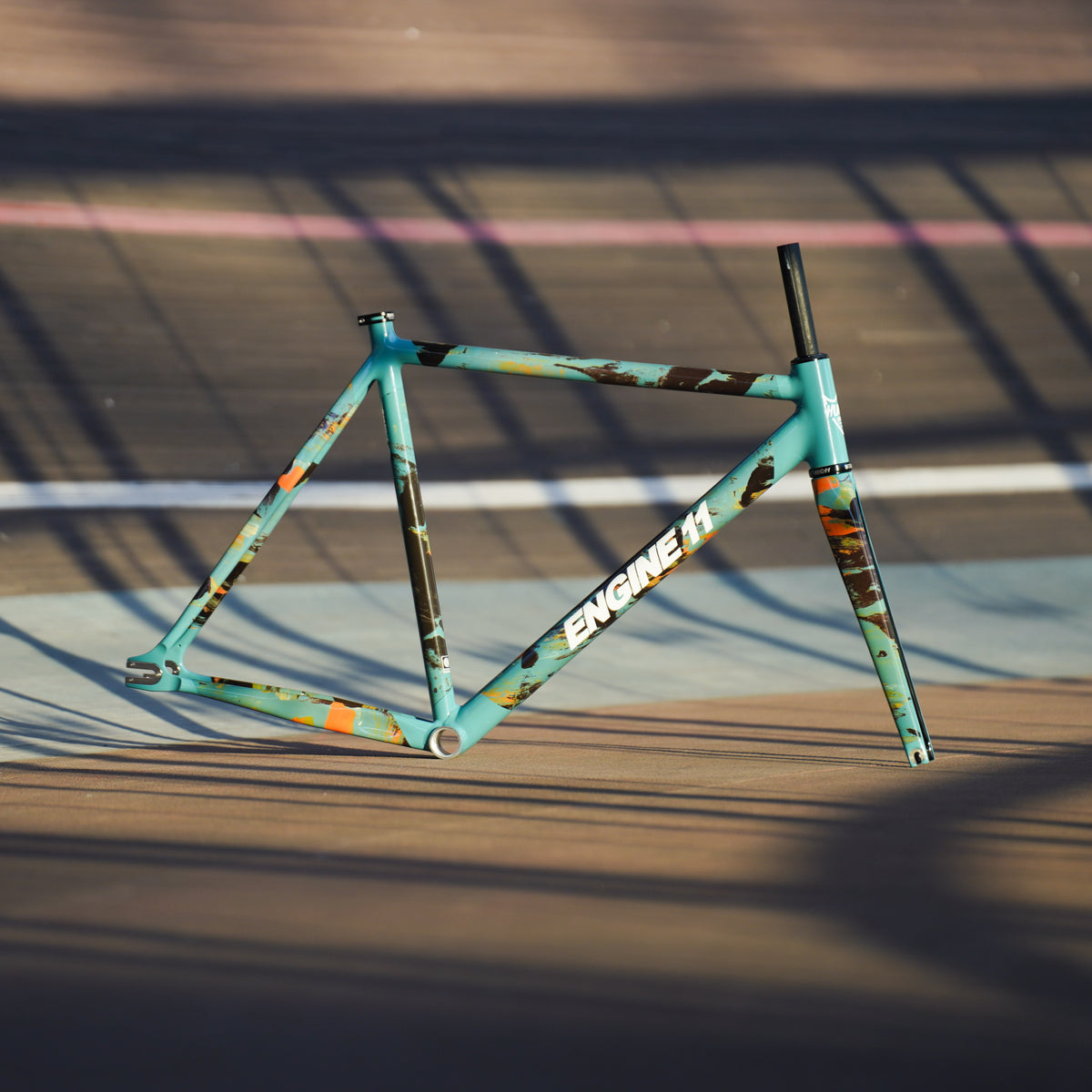 ENGINE 11 crit-d hunter bros s フレームセット Engine11 x Hunterbros Crit-D Frameset – PIZZBIKES