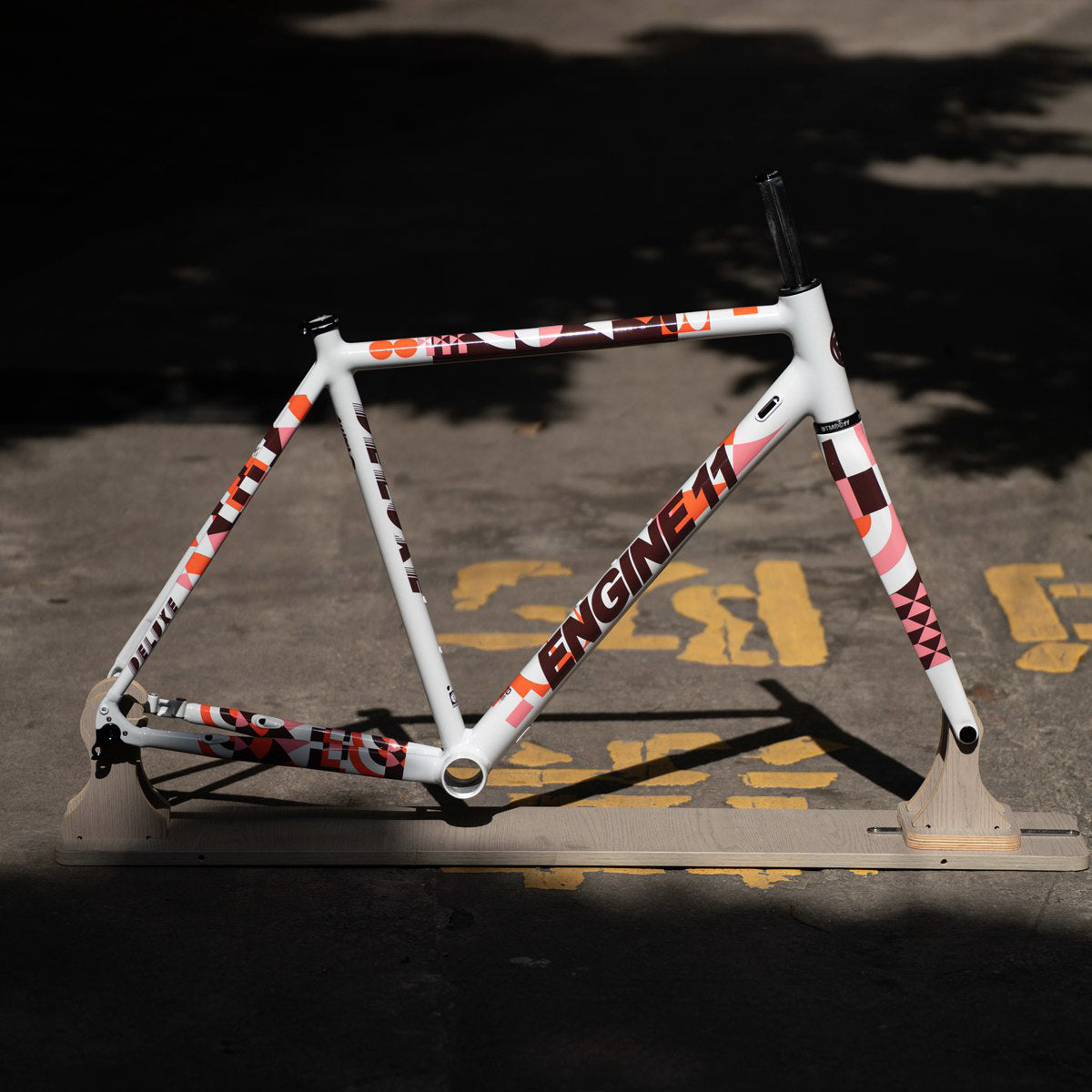Engine11×Deluxe 2024 highway frame fixed frame – PIZZBIKES