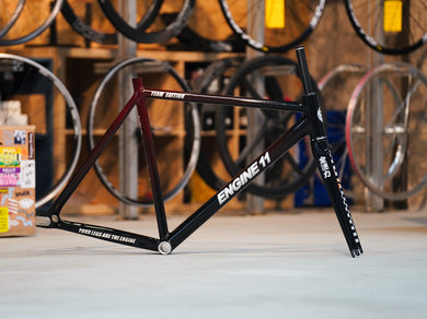Engine11×Team-Pelonauats Crit-D Fixed Frame 2025