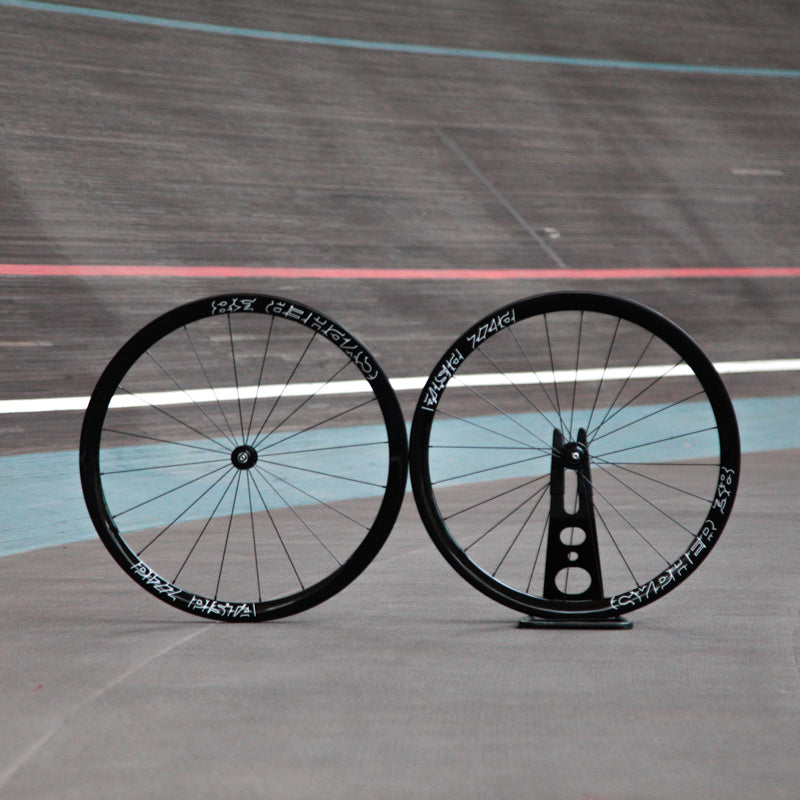 ヒラク PZZ PISTA CYPHER 38MM CARBON WHEELSET – PIZZBIKES